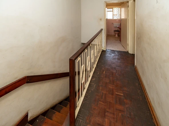 2 Bedroom Flat & Apartment