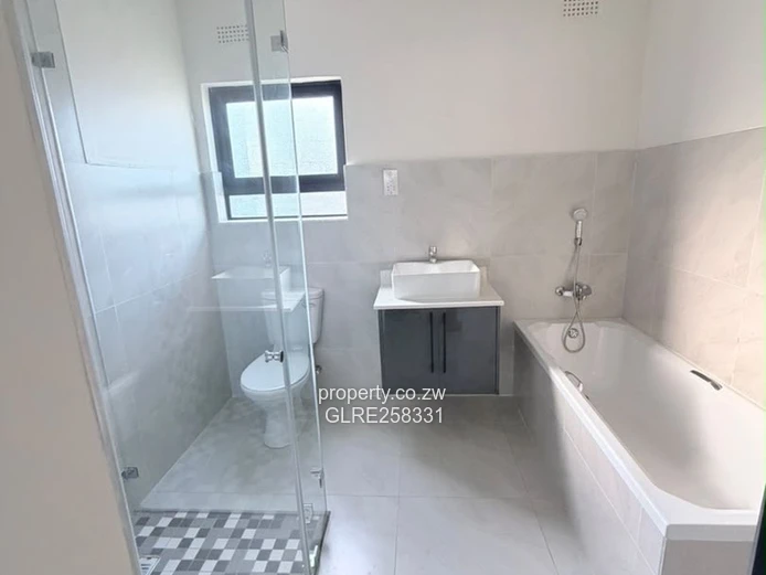 Modern 2 Bed Apartment with Borehole in Marlborough