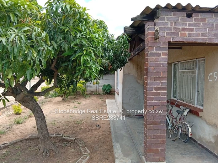 4 Bedroomed House in Pumula Old for sale