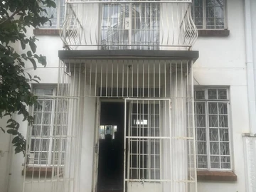 2 Bedroom Flat & Apartment