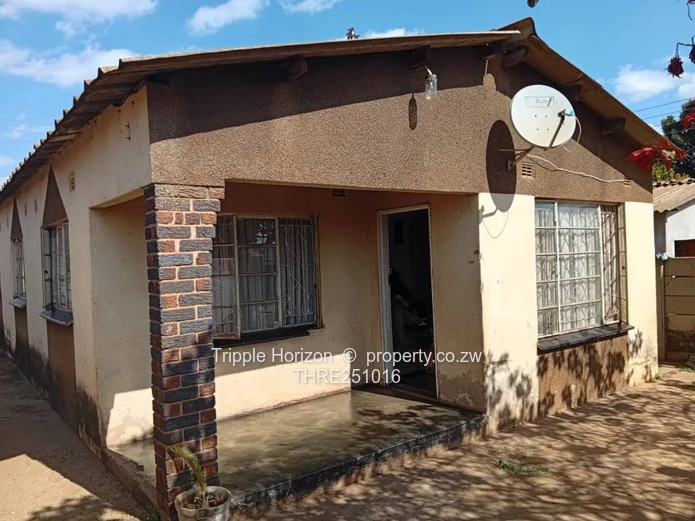 Sunlit 4-Bed Home in Warren Park D- Borehole (Sole Mandate)