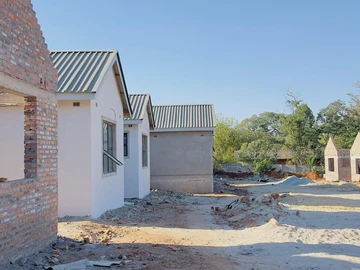 4 Bedroom Flat & Apartment