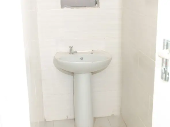 2 Bedroom Flat & Apartment