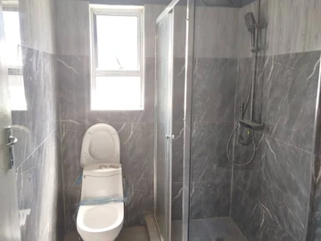 4 Bedroom Flat & Apartment