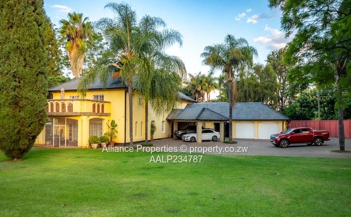 A magnificent opulent family home in Marlbrough (Sole Mandate)