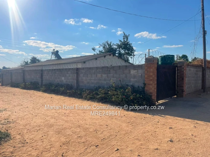 3-Bedroom Home ,Nkulumane 12 FOR SALE