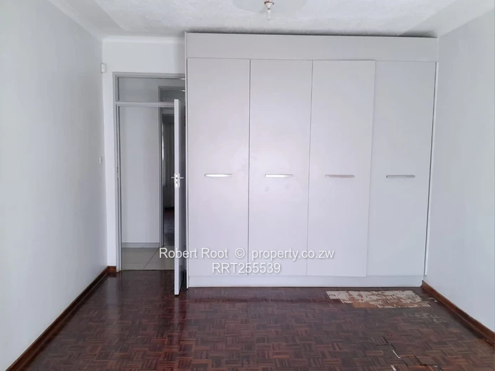 4 Neat Bedroom House with a Swimming Pool for Rent in Sentosa