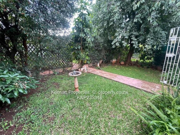 Neat 2 Bedroom Garden Flat - Quiet Road