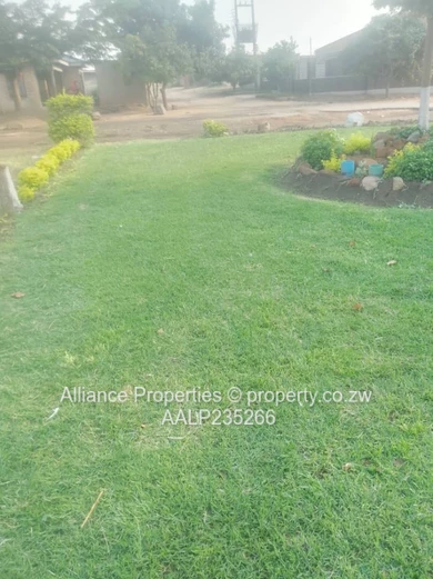 Modern Family Home with Solar Power in Glenview 1 Riverside