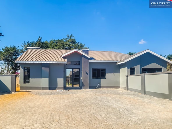 4 Bedroom Flat & Apartment