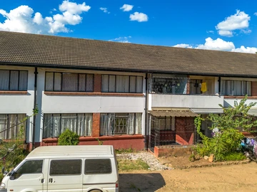 2 Bedroom Flat & Apartment