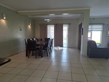 4 Bedroom Flat & Apartment