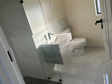 3 Bedroom Flat & Apartment