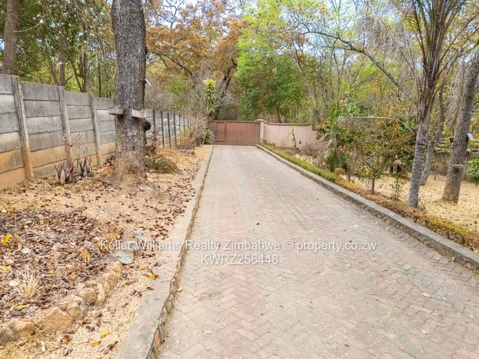 Spacious, split-level family home on scenic Manyonga Close, Glen Lorne (Sole Mandate)
