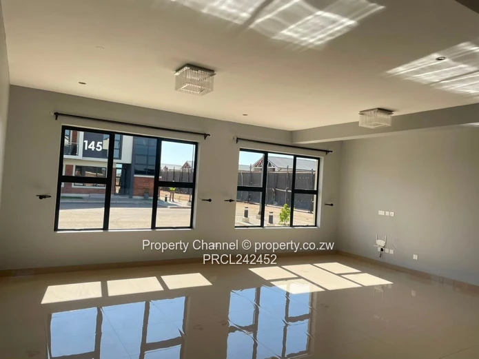 Modern 4-Bed Apartment in Madokero | Pool & Borehole