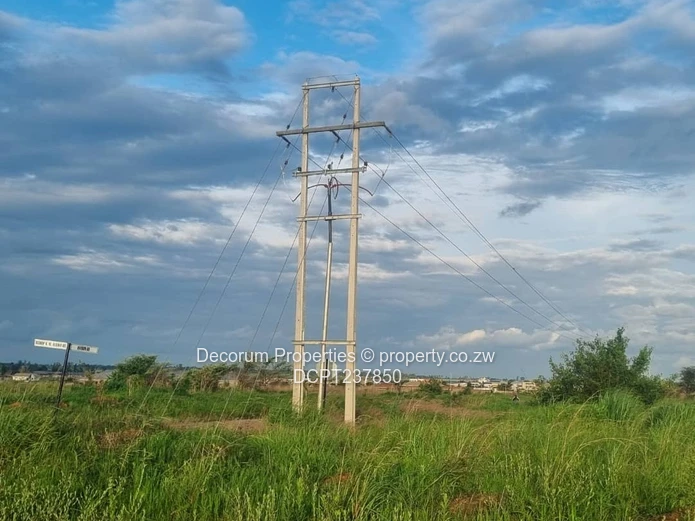 800m²- 1 200  Stand in Haydon Shine Plus— Tarred Roads