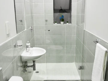 3 Bedroom Flat & Apartment