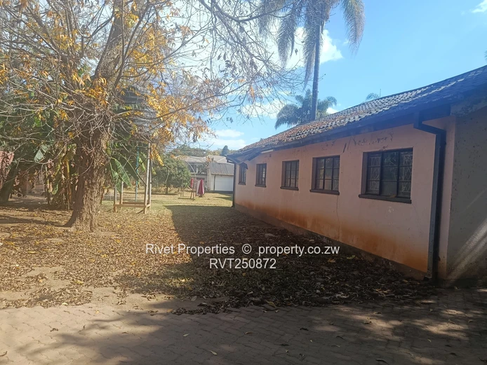 Spacious Highlands 5-Bed Home UNDER RENOVATION EXCELLENT LOCATION FOR ANYTHING (Sole Mandate)