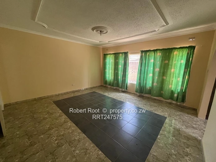 4 bed family home in Zimre Park