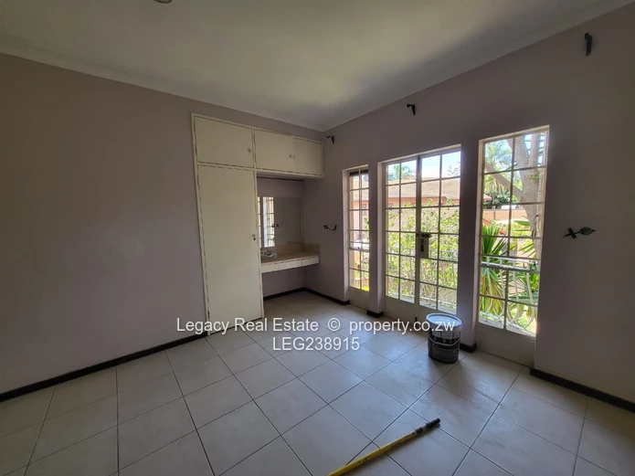 Executive 3-Bed Duplex to Let – Avenues