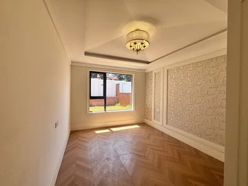 4 Bedroom Flat & Apartment