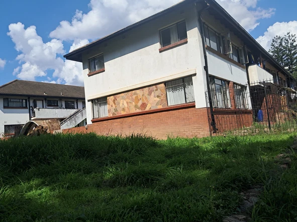 2 Bedroom Flat & Apartment