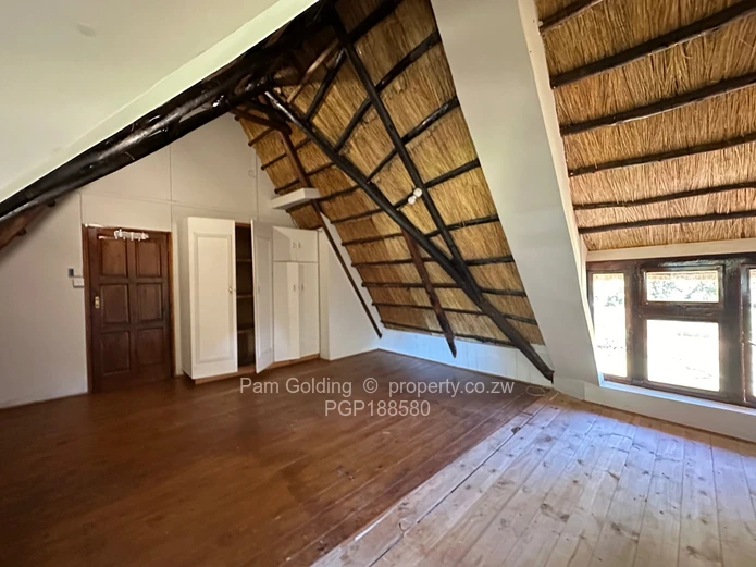 Cosy Modern Living Space - Pomona 