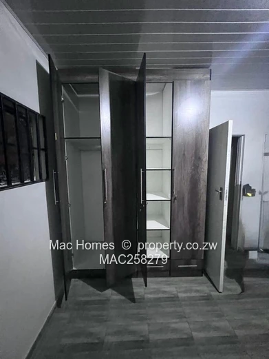 Modern 3-Bed (Main Ensuite) Cottage  100sqm house on 1000sqm land