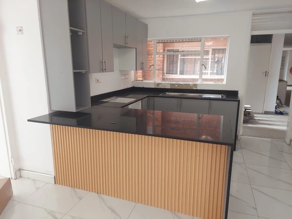 2 Bedroom Flat & Apartment