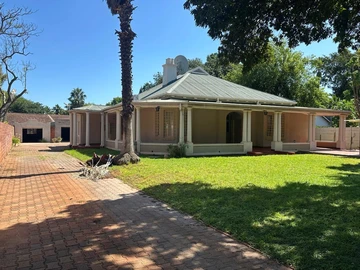 Timeless Elegance In The Heart Of Suburbs.