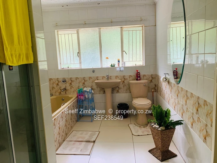 An Entertainer’s Paradise: Grandeur & Serenity in Mature Glen Lorne