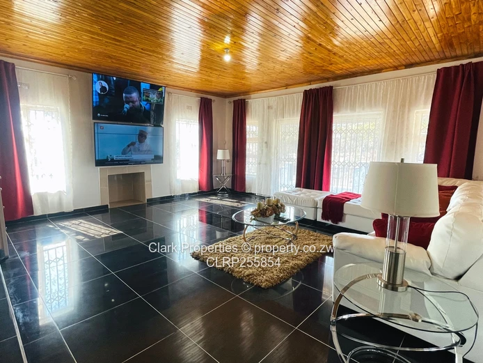 Modern Family Living On 1,950m²