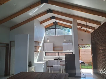 2 Bedroom Flat & Apartment