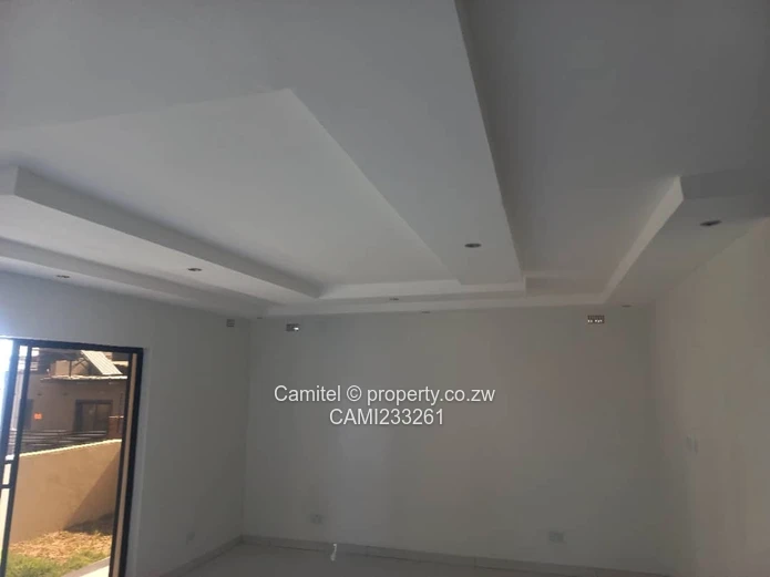 Modern 3-Bed Arlington Home - Fitted Kitchen & Water Tank