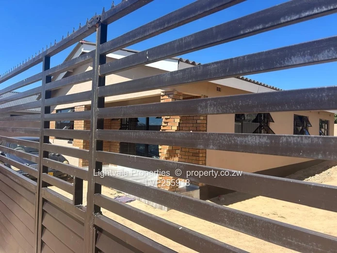 4-Bed Walled Home in Manyame Park — Verandah & En-Suite (Sole Mandate)