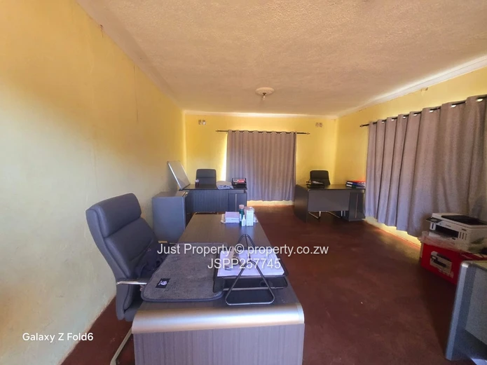 2-Bed Cottage with Expansive Yard on 2,153 m² — Mabelreign 