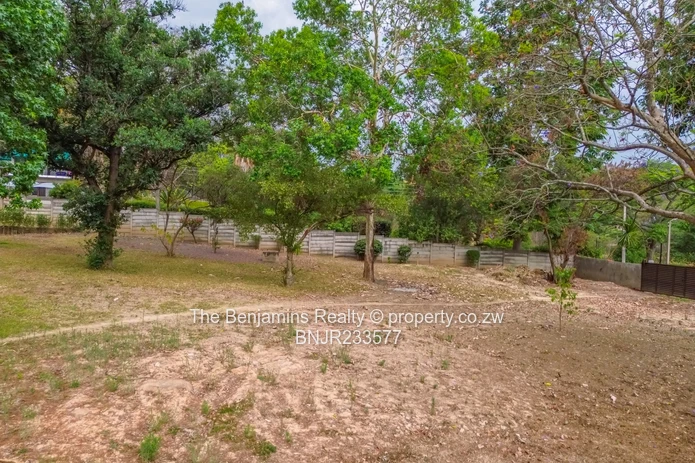 Prime Glen Lorne flat Land with water – 1,882m²