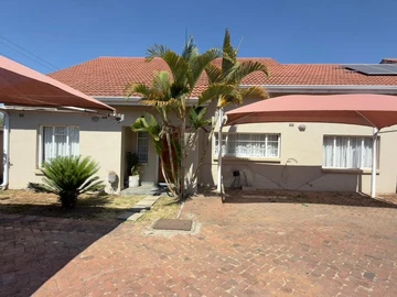 4 Bedroom Flat & Apartment