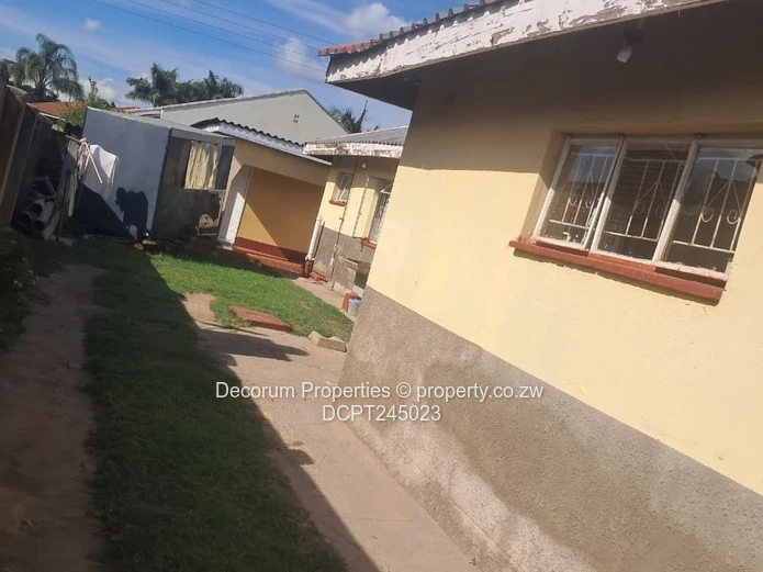 Spacious 4-Bed Home in Waterfalls- Mainway Meadows with Borehole