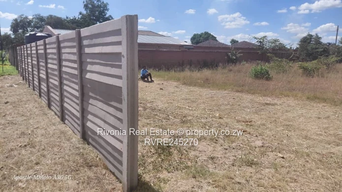 Walled 1000m² Stand with Municipal Water in Waterfalls Debshire