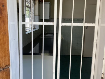 2 Bedroom Flat & Apartment