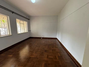 2 Bedroom Flat & Apartment