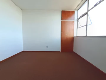 2 Bedroom Flat & Apartment