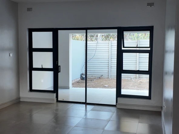 2 Bedroom Flat & Apartment
