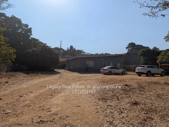 4472 m² Greystone Park — Sloping Stand with Cottage, Trees and Gate