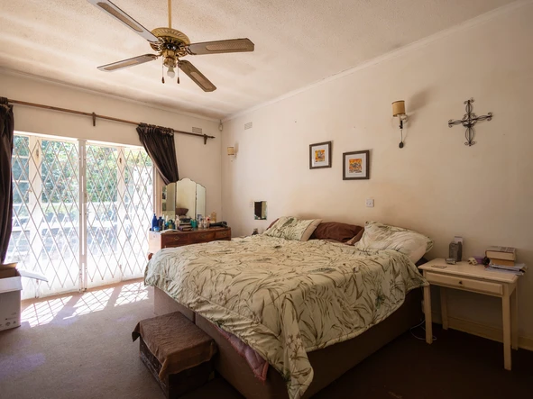 Home With A Cottage In Quiet Close