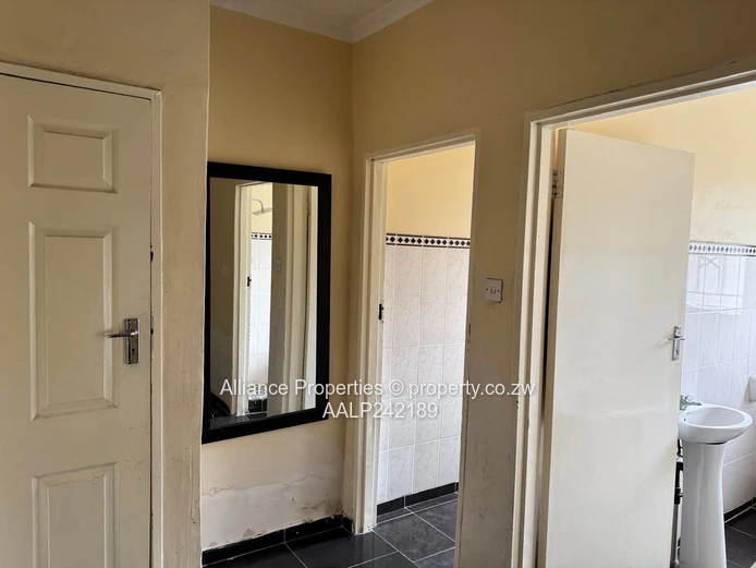 Modern 3-Bedroom Family Home for Sale in Mainway Meadows – Deeds Available