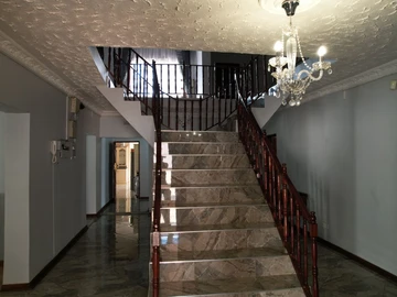6 Bedroom House