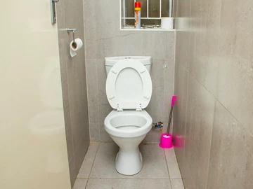 2 Bedroom Flat & Apartment