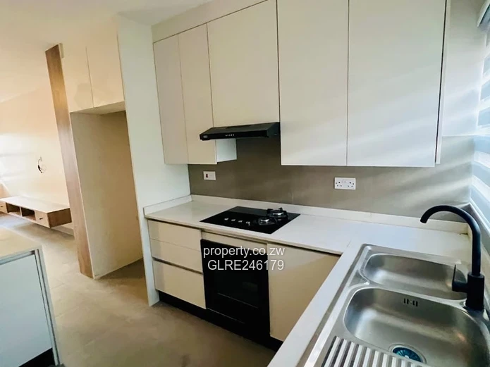 Modern 4-Bed Bluff Hill House with Borehole & Driveway